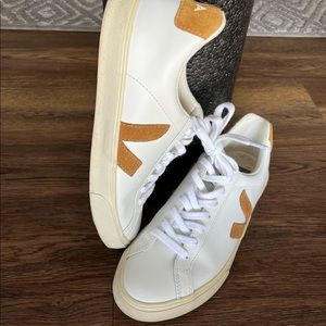 *RARE* Veja Esplar Logo Extra White / Camel Suede